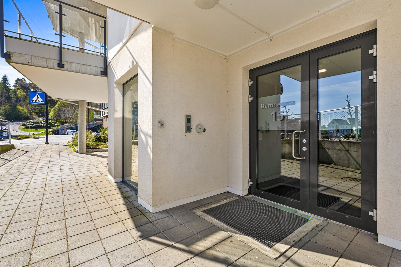 Inngangsparti. Galleribilde