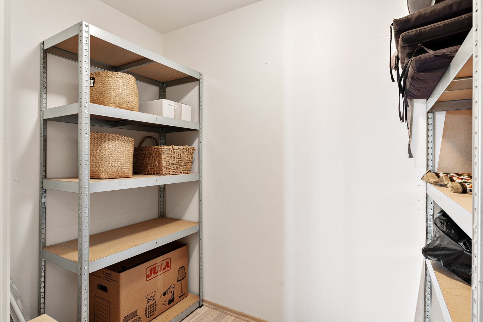 Godt med oppbevaringsplass i både innvendig og bod i fellesareal. Galleribilde