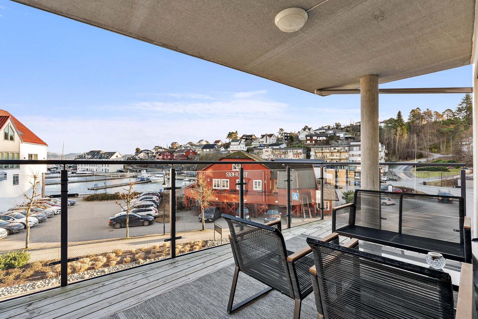 Flott utsikt fra terrassen. Galleribilde