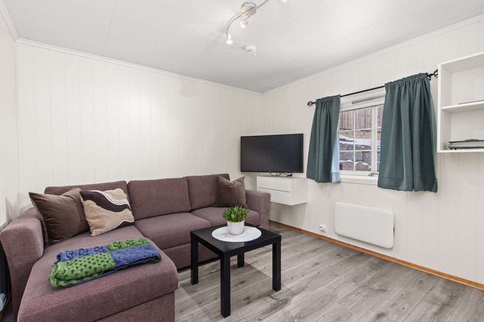 Soverommene er romslige og har god plass for stor seng, garderobe mm. Galleribilde