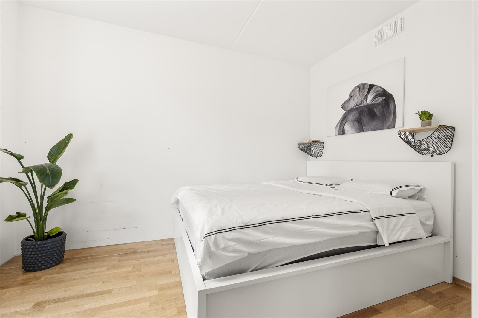 Soverommet er av god størrelse med plass til dobbeltseng og garderobeløsning. Galleribilde