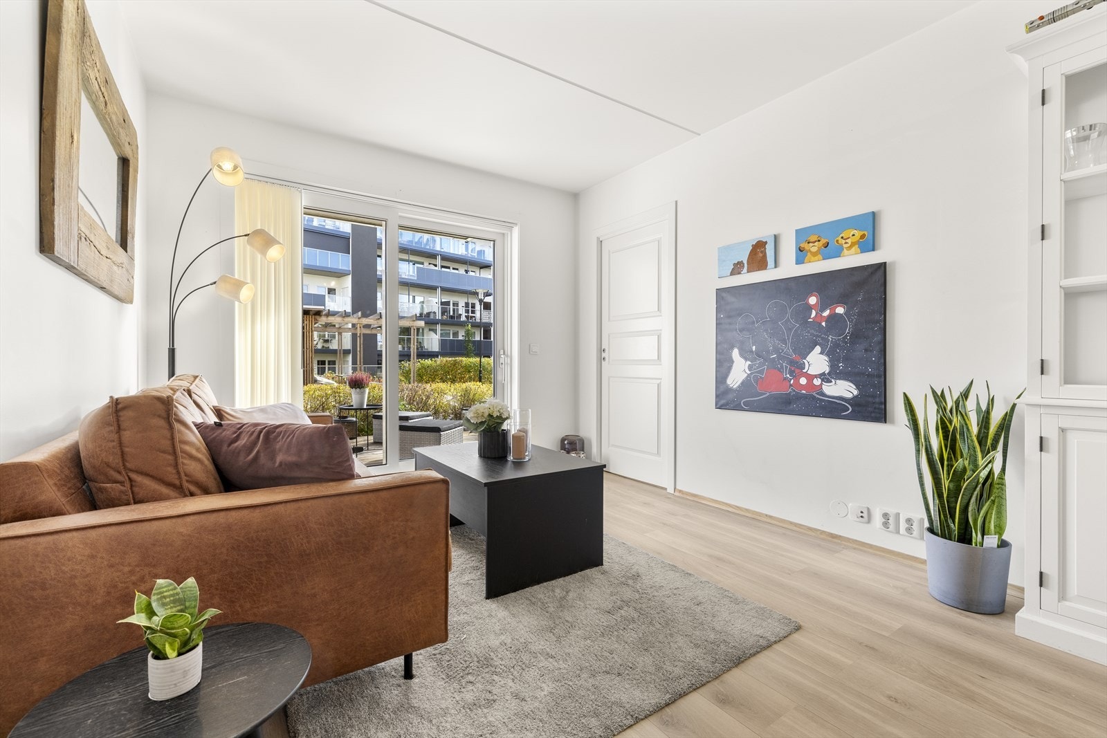 Velkommen til Idretten 22, en pen og luftig 2-roms leilighet i 1. etasje! Foto: Mads Karlsen/Shuttr Galleribilde