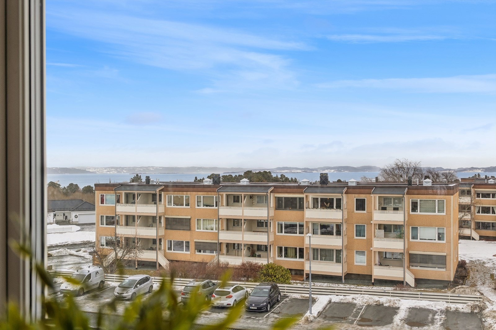 Borettslaget leier ut 27 garasjer og ca. 95 parkeringsplasser. Galleribilde