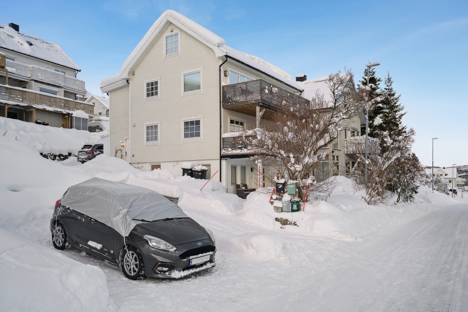 Leiligheten ligger i 2. etasje og loft. Velkommen til Aldor Ingebrigtsens veg 30A! Galleribilde