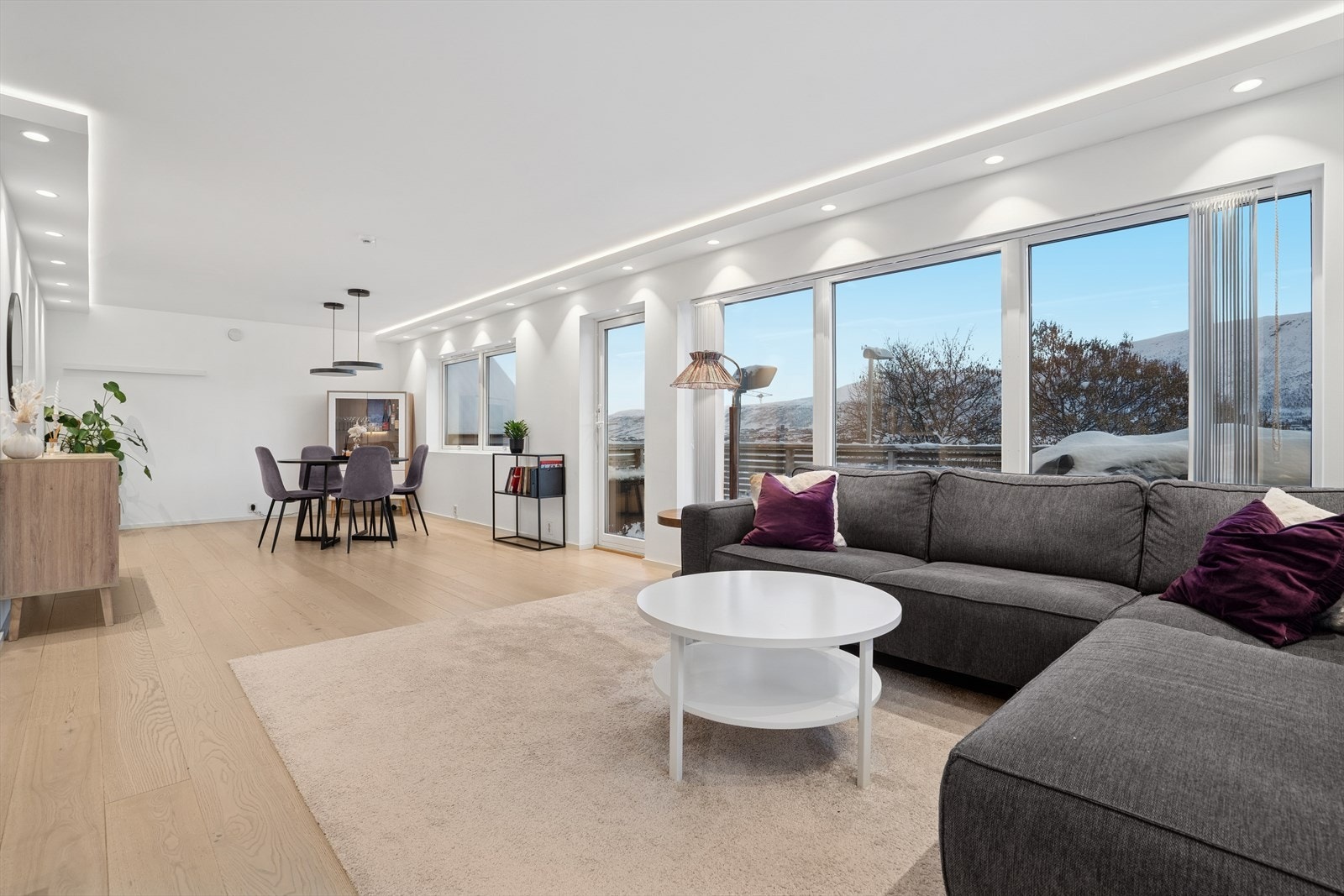 Lys og innbydende stue Galleribilde