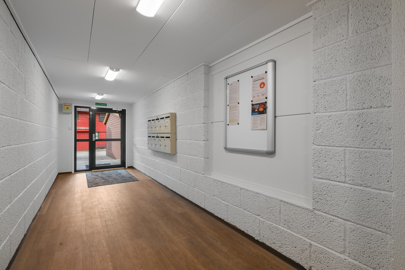 Felles inngang med postkasser Galleribilde