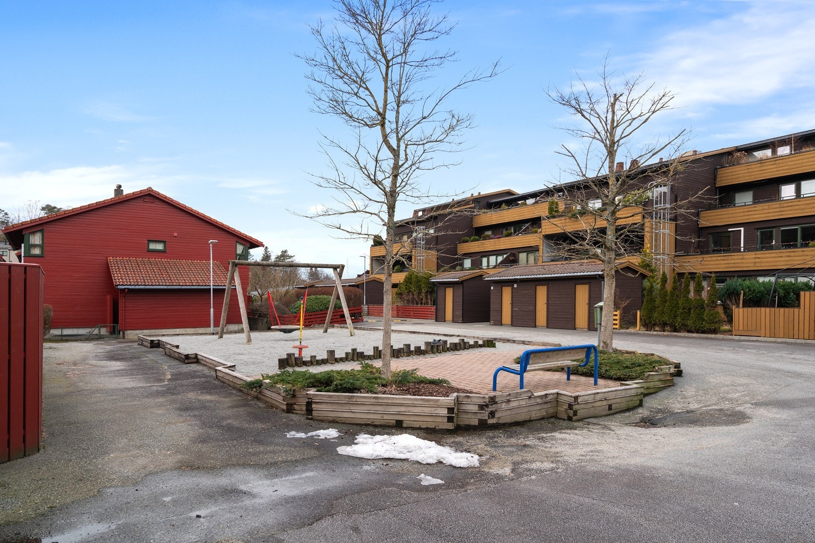 Pent opparbeidede fellesarealer med lekeplass for de minste. Galleribilde