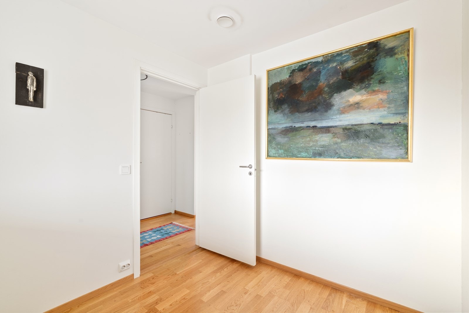 Dette rommet er inntegnet som innvendig bod på godkjente tegninger - ved boligens byggeår var det krav til innvendig bod. Galleribilde