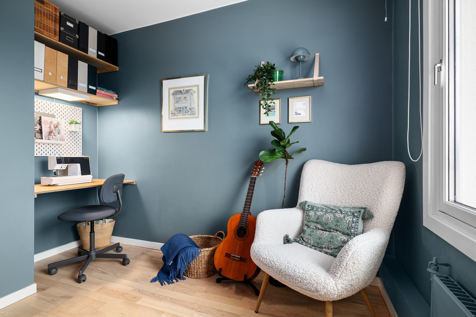 Rommet er i dag innredet som et kontor - en løsning som egner seg godt for hjemmekontor eller hobbyrom. Galleribilde