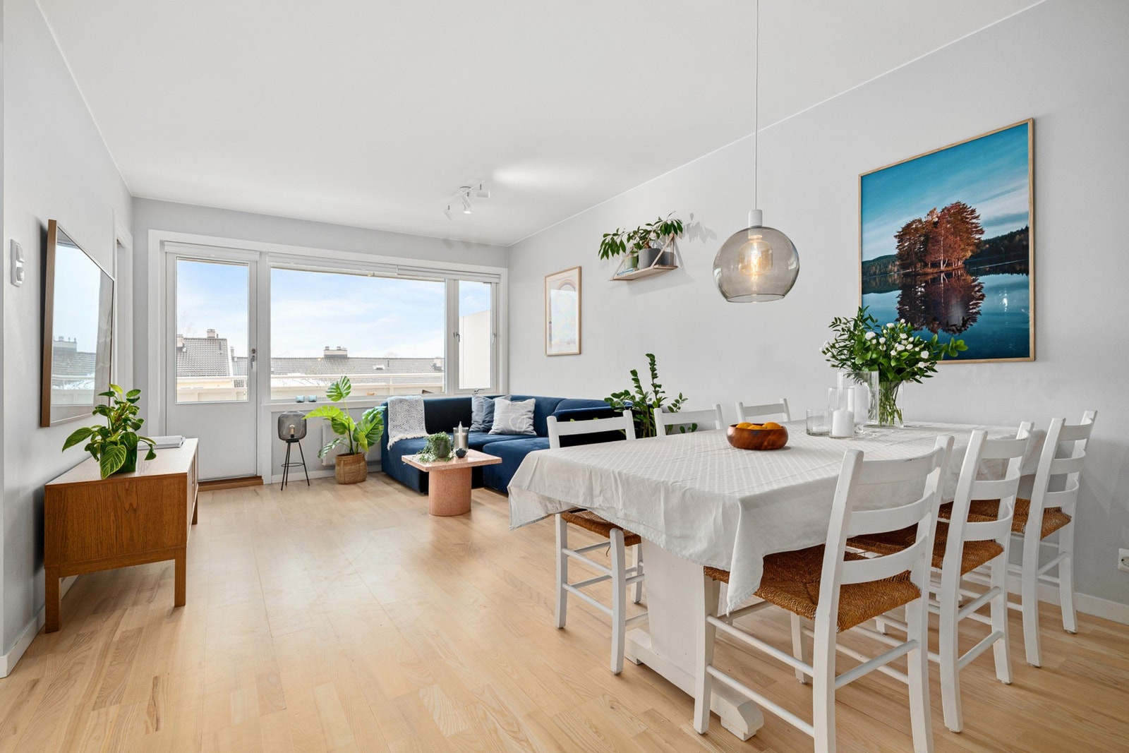 Ettertraktet 3-roms toppleilighet med en åpen, gjennomgående og sosial planløsning. Galleribilde