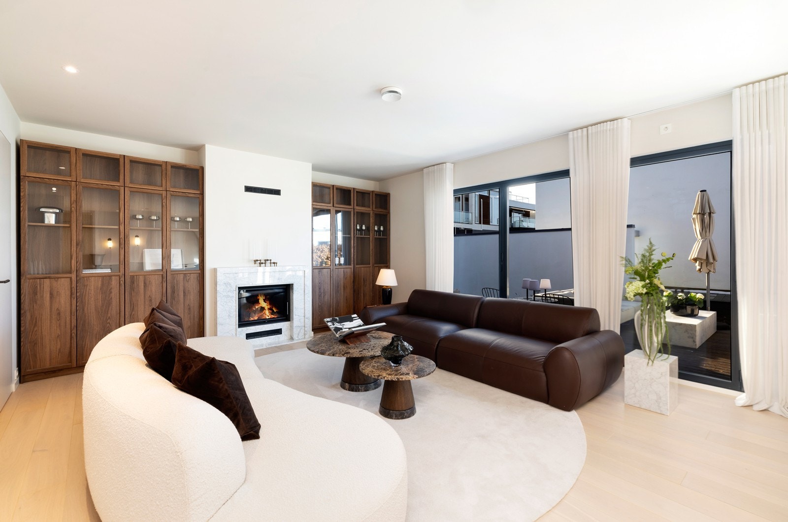 Koselig peisovn i stue. Galleribilde