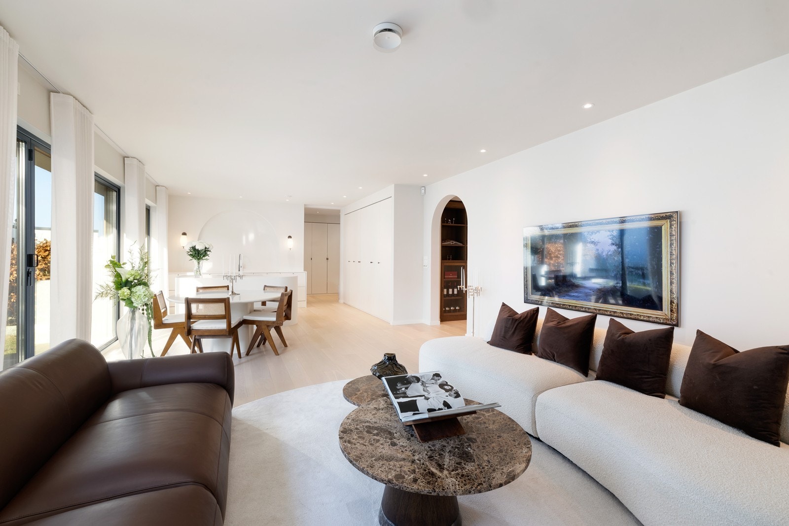 God plass til både sofagruppe og spisebord. Galleribilde