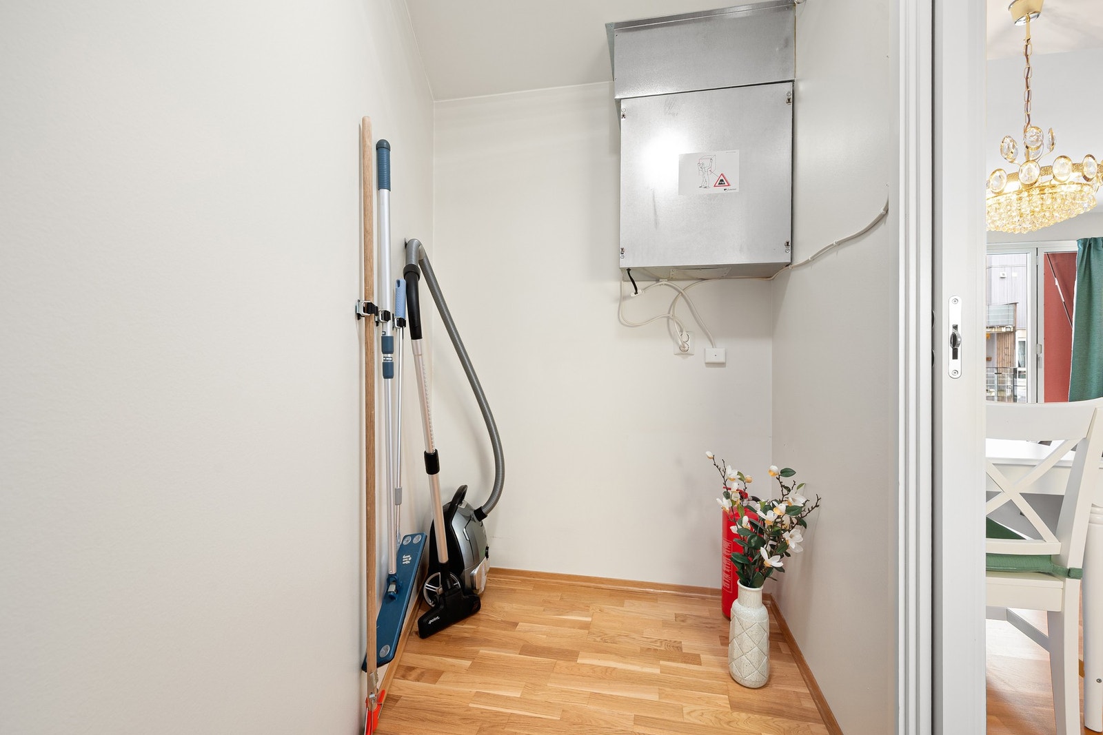 Tilknytning til kjøkkenet har man en praktisk bod på 3m². Galleribilde