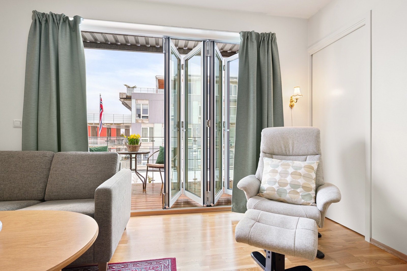 Fra stuen har man utgang til en herlig balkong. Galleribilde