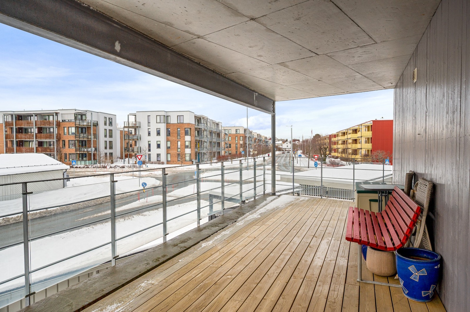 Terrassen er av god størrelse og sør-/vestvendt. Galleribilde