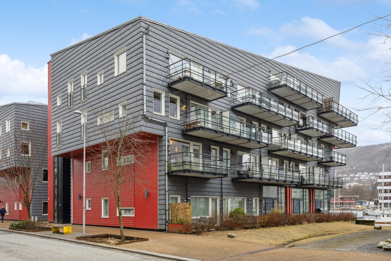 Prisbelønnet boligkompleks fra 2009 med heis og 2 takterrasser. Galleribilde