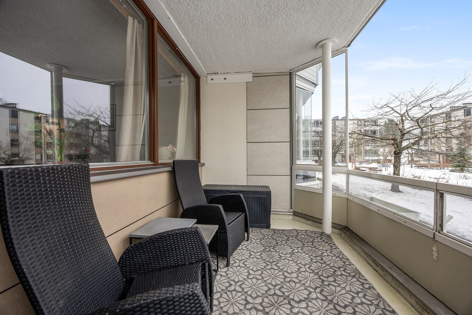 Balkongen er på 8 m² og fungerer som en fin forlengelse av stuen på varme dager. Galleribilde