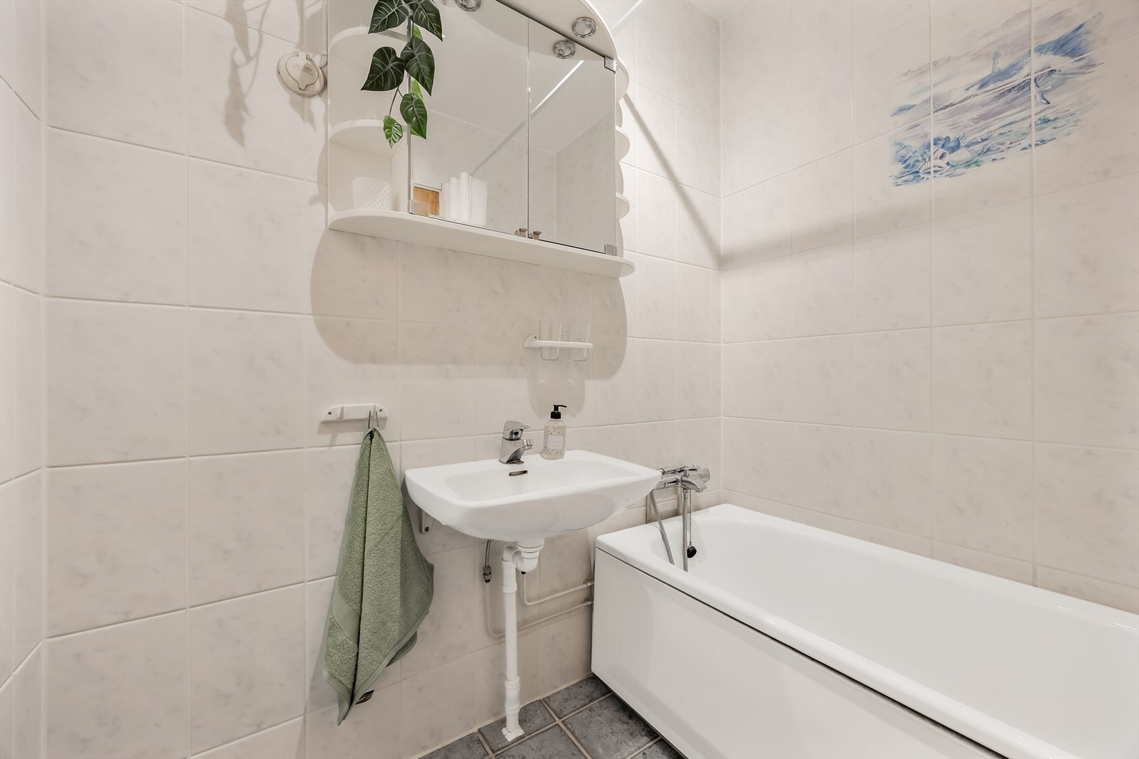 Varmtvann er inkludert i felleskostnadene. Galleribilde