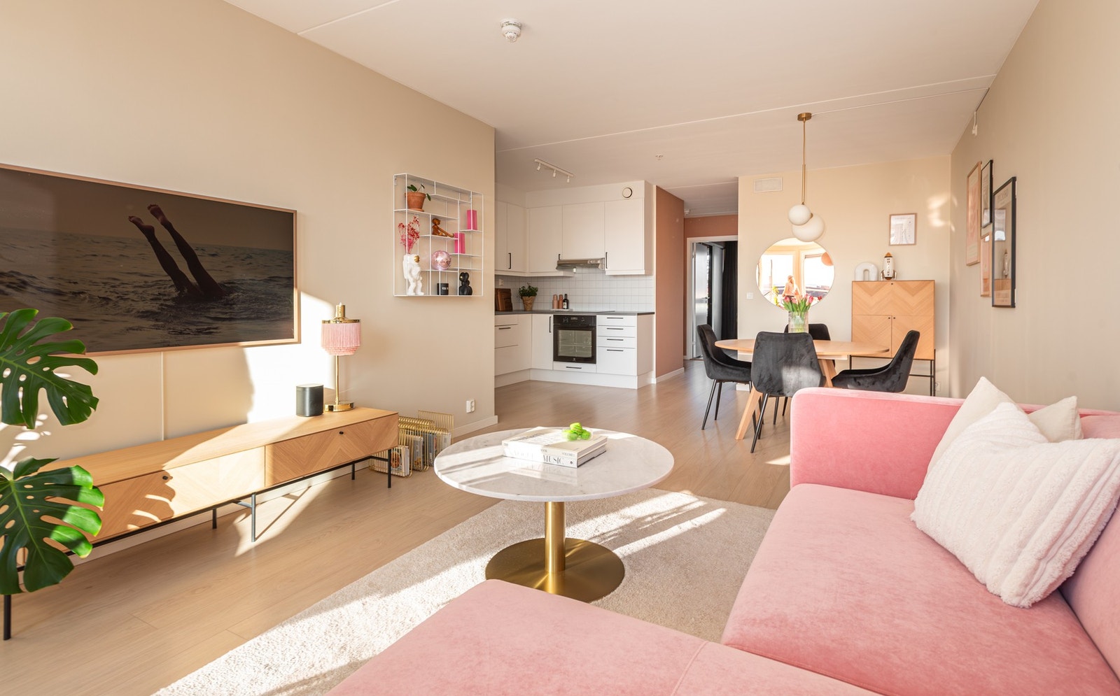 Leiligheten er beliggende høyt i 6. etasje med flott utsikt og god intern beliggenhet Galleribilde