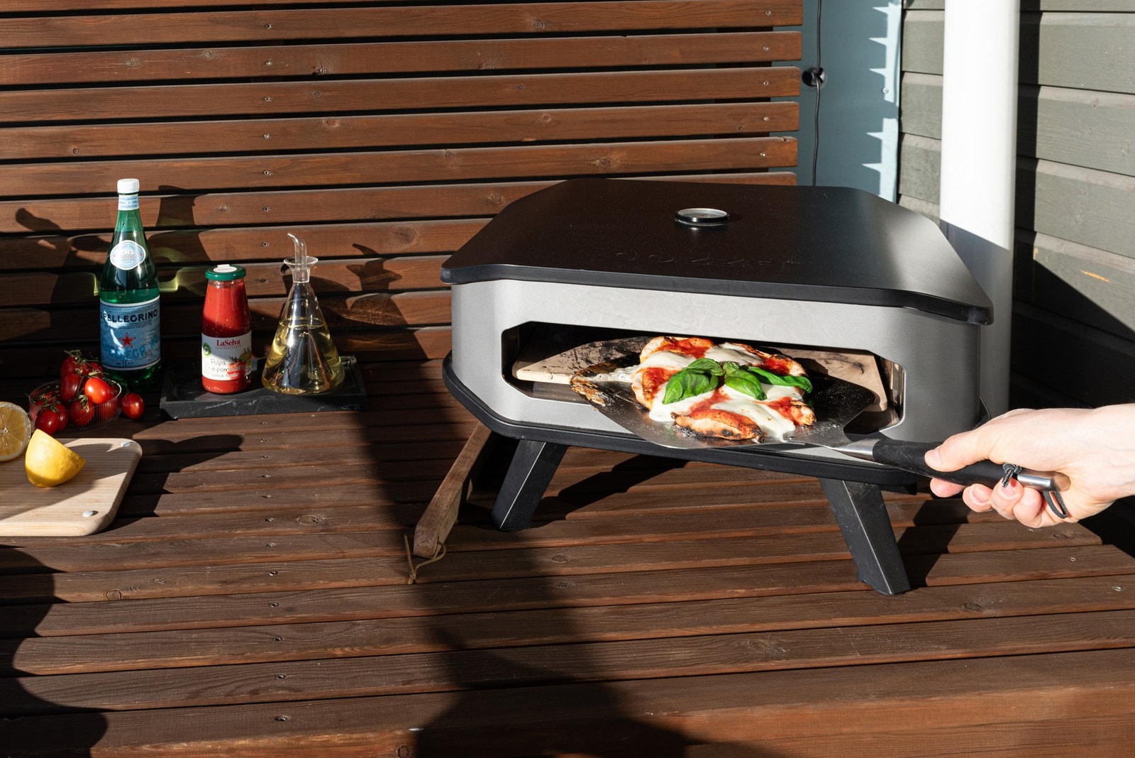 Forrige eier bygde flott utekjøkken! Galleribilde