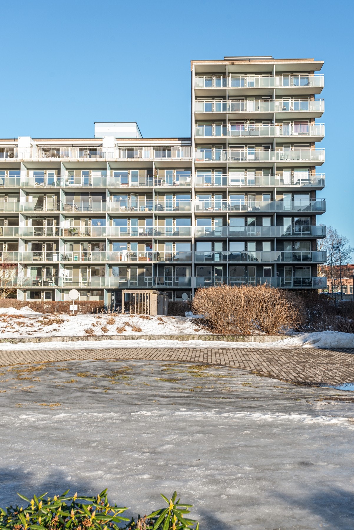 Bredt service- og kollektivtilbud rett utenfor døren, samtidig som det er kort vei til flere flotte parker og idylliske marka Galleribilde