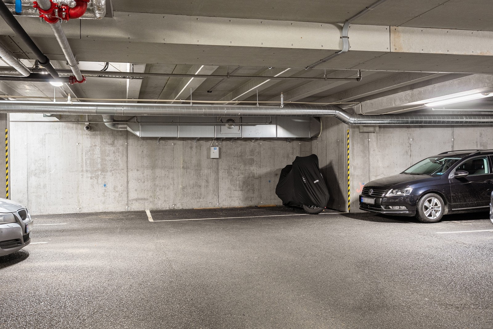 Felles motorsykkelparkering i garasjeanlegget Galleribilde