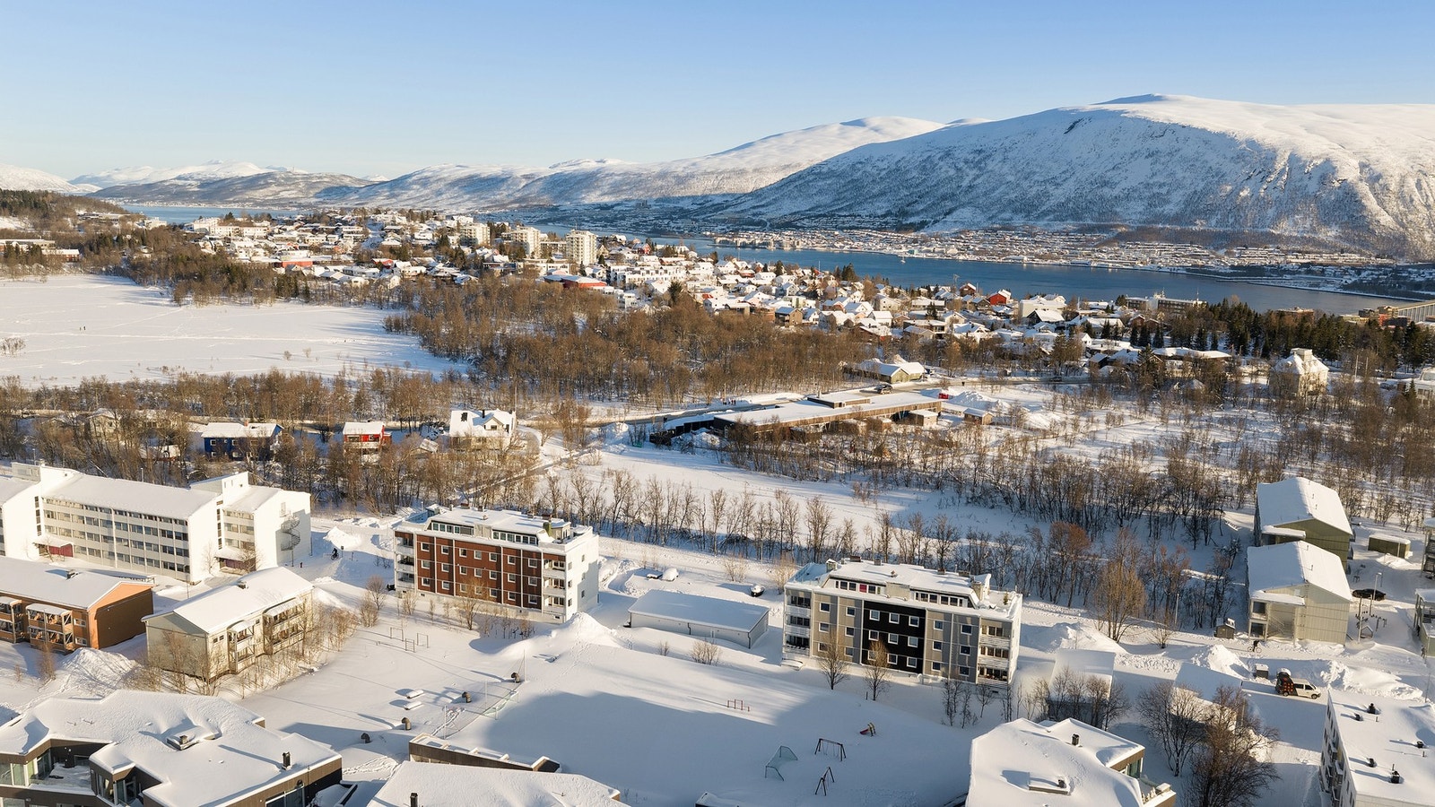 Leiligheten ligger sentralt til, kort avstand til Prestvannet, skoler og kolonial, samt til sentrum. Galleribilde