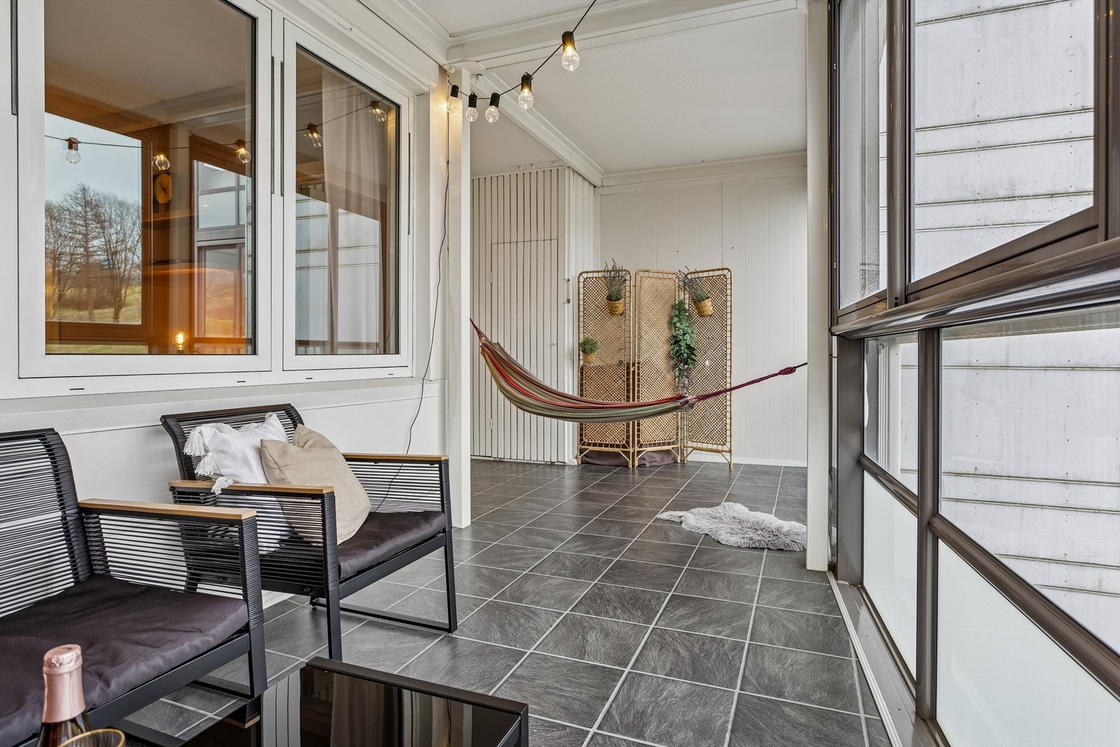 Innglassingen skaper et lunt og anvendelig rom som utvider boarealet betydelig. Galleribilde