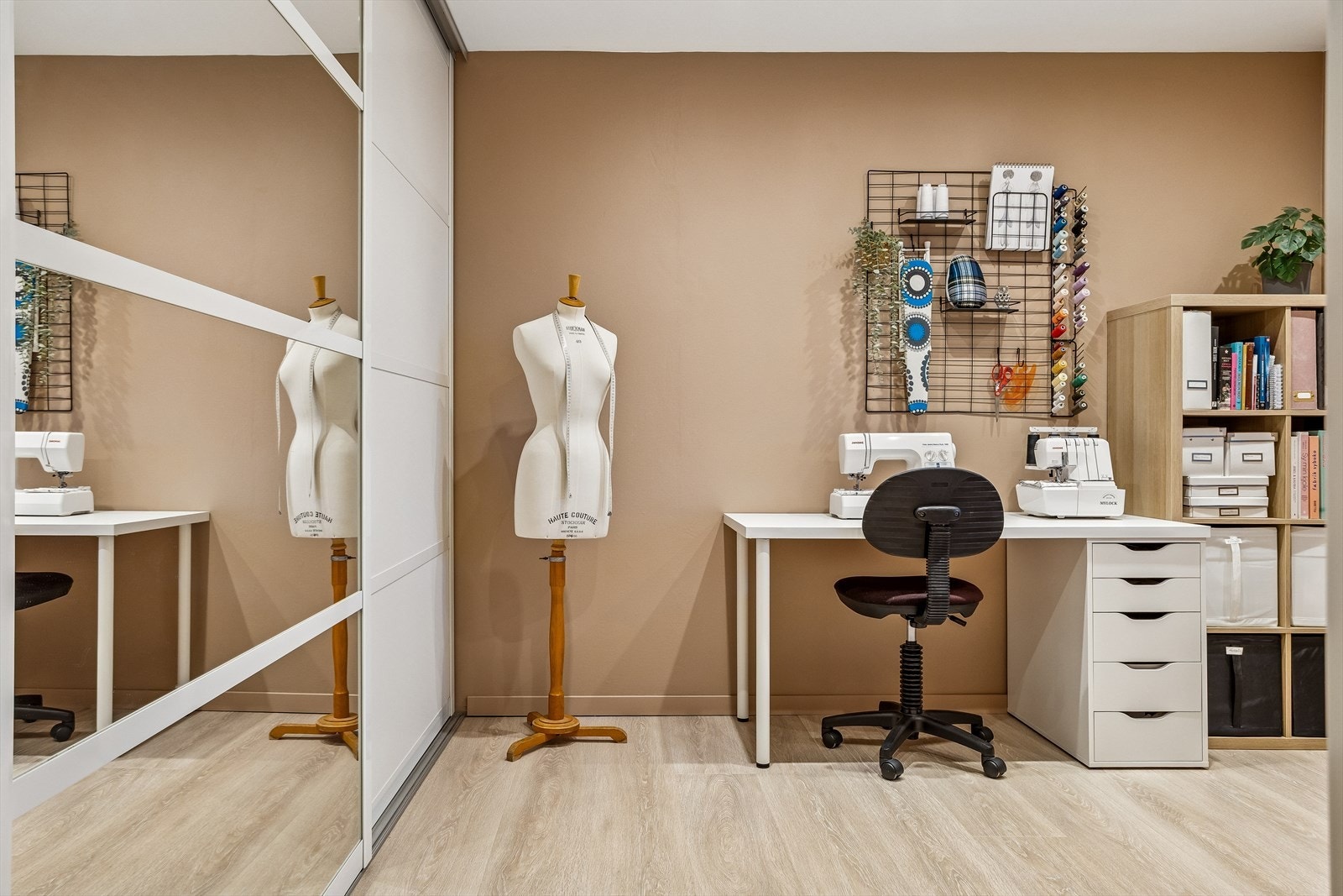 Det andre soverommet er fleksibelt og egner seg godt som barnerom, gjesterom eller kontor. Galleribilde