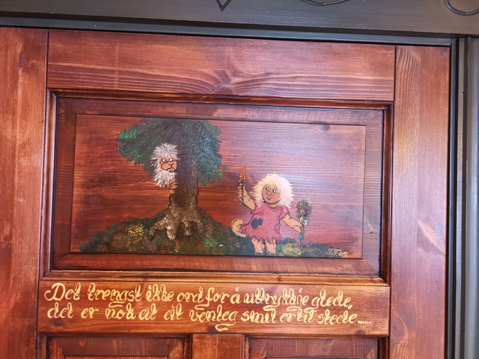 De særegne detaljene bidrar til et koselig og unikt preg i hele hytta Galleribilde