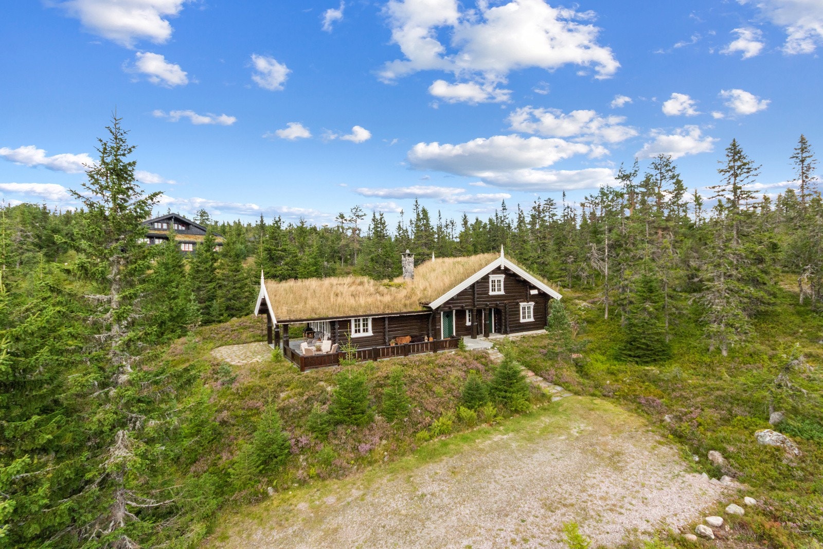 Tomten er skjermet og ligger innerst i blindvei uten innsyn Galleribilde