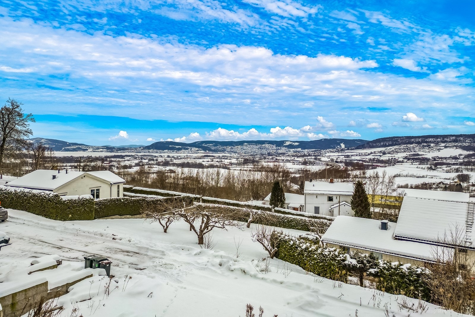 Utikst mot Drammen og Lierdalen. Galleribilde