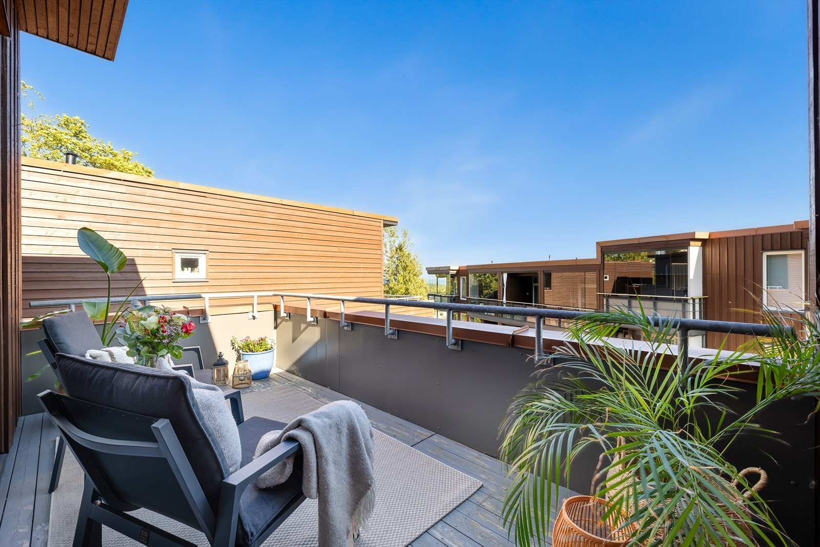 Bilde tatt på en godværsdag på sommerstid. Her kan man trekke seg tilbake og nyte rolige sommerkvelder. Galleribilde