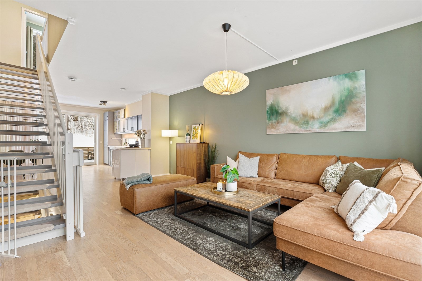 Takstmann har gjennomført en tilstandsvurdering i anledning salg, og har gitt nesten alle punkter i rapport tilstandsgrad 1 og 0. Trygt og forutsigbart for en ny kjøper som kan flytte direkte inn. Galleribilde