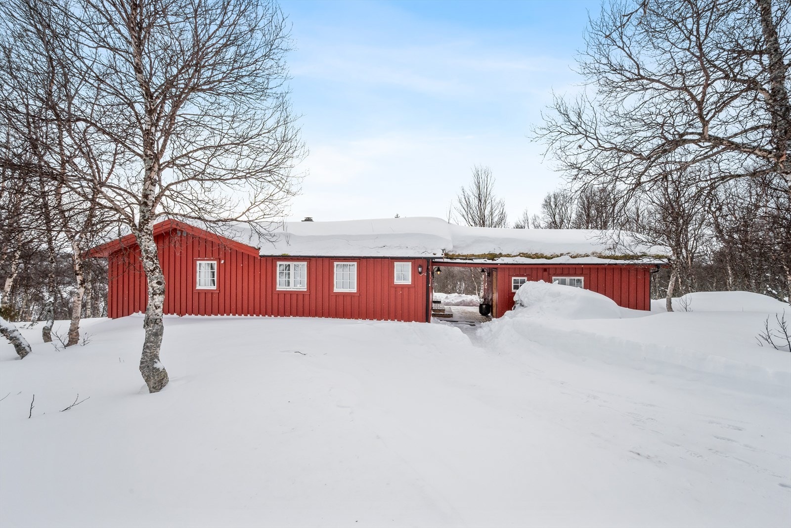 Adkomsten er enkel, med bilvei helt fram til hytta. Galleribilde