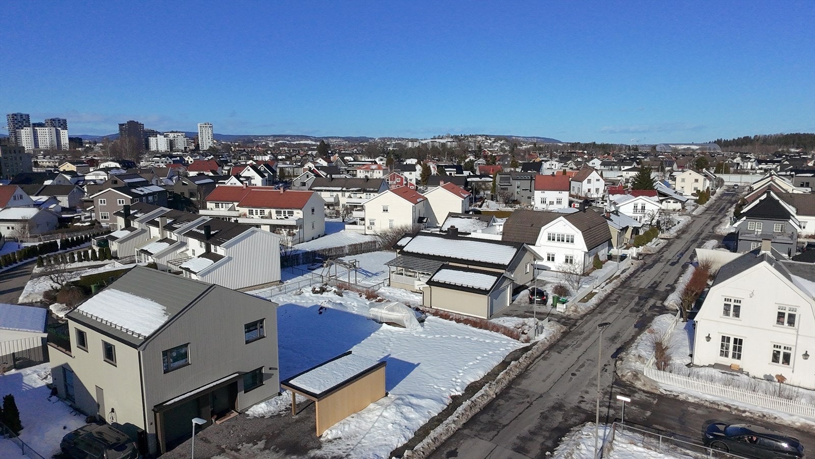 Dette er et rolig og etablert boligområde med et trivelig nabolag. Galleribilde