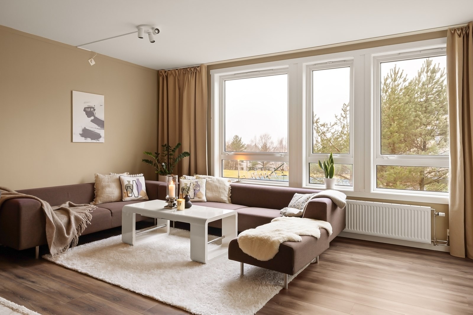 Leiligheten ligger fint til med lite innsyn Galleribilde