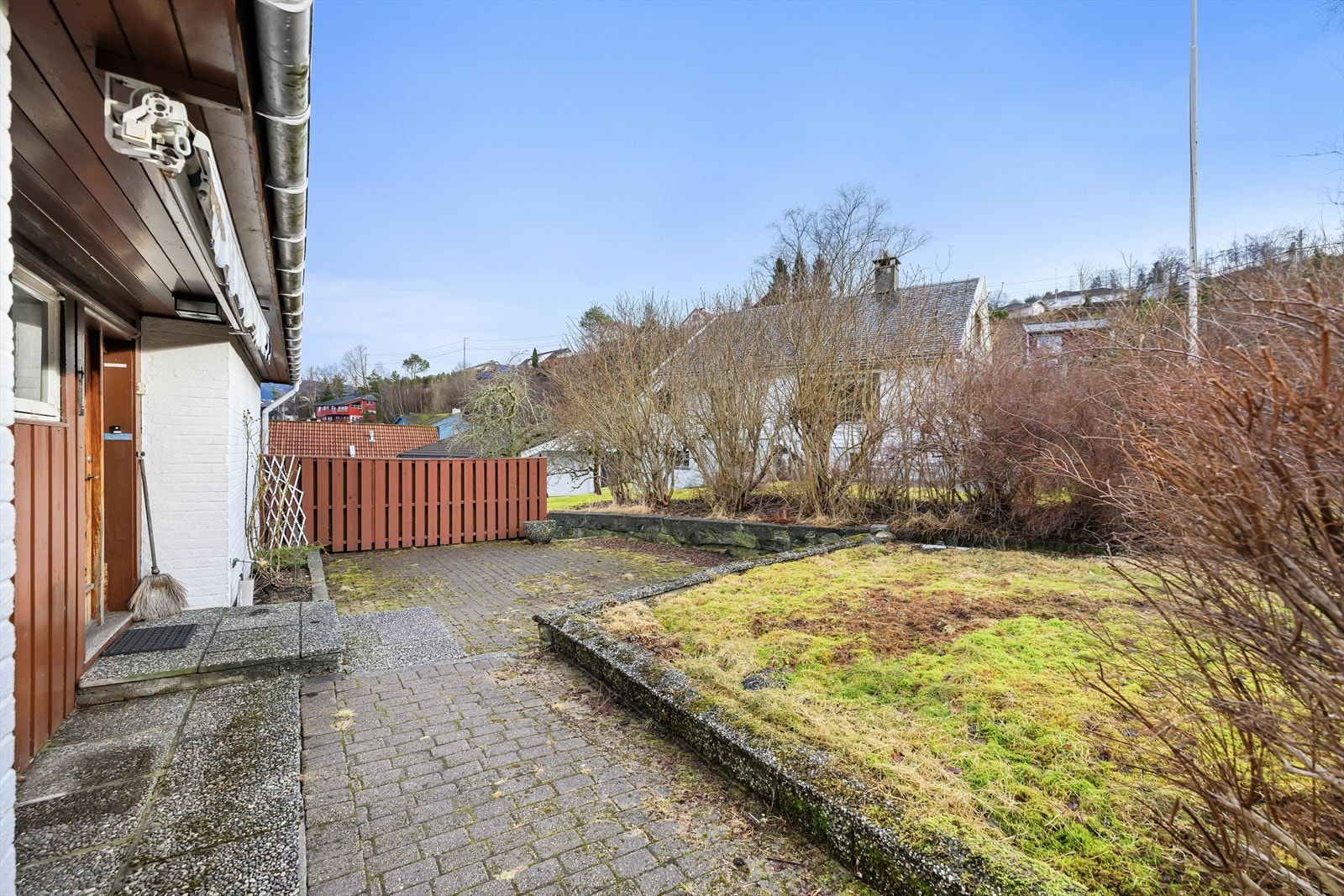 Her er det god plass for deg som ønsker å dyrke grønne fingre eller lage hyggelige uteplasser for sammenkomster. Galleribilde