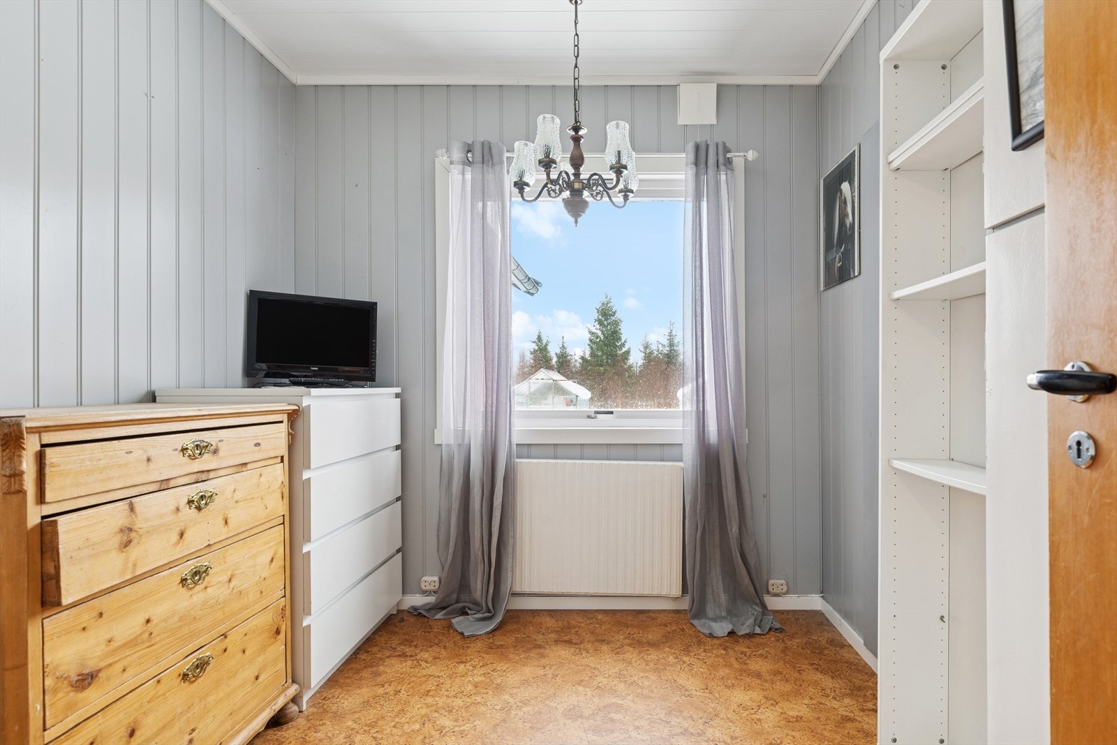 Soverommene har plass til seng, tilpasset garderobeløsning og andre småmøbler. Galleribilde