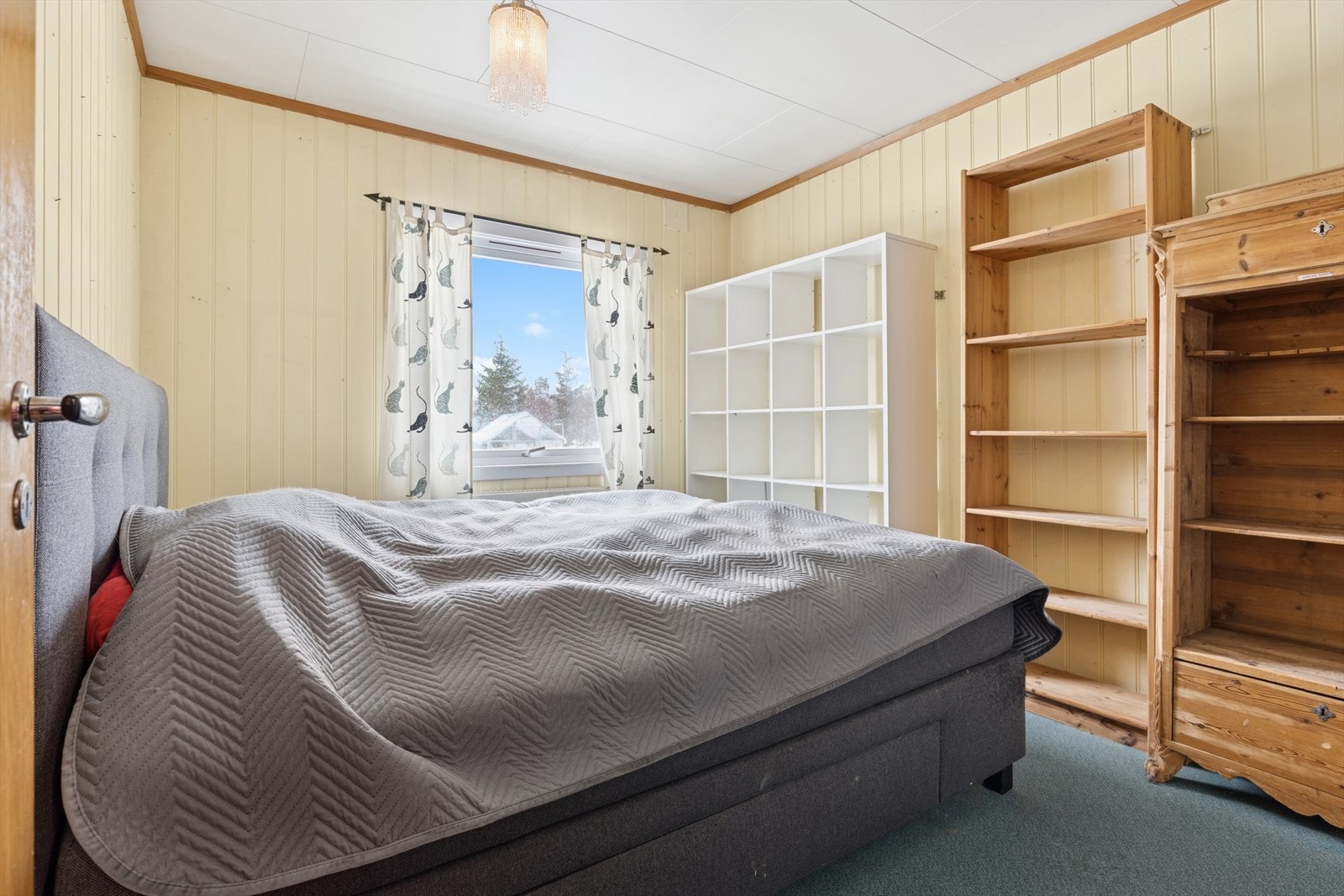 Boligen har tre soverom i første etasje. Galleribilde