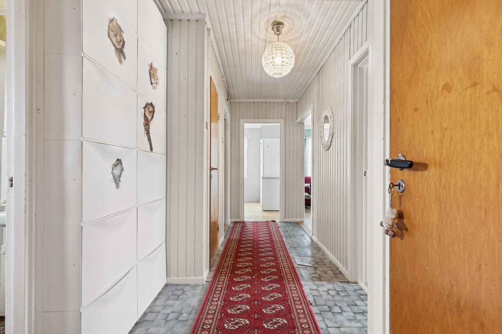 Boligens kjeller består av flere bodrom med lagringsmuligheter. Galleribilde