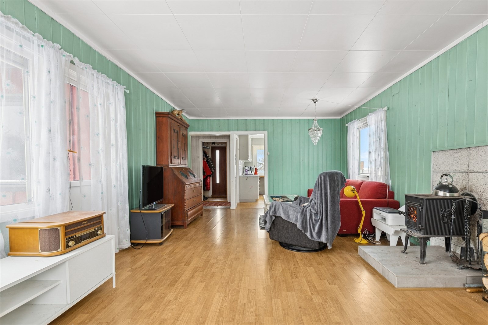 Boligen er vedlikeholdt opp igjennom, men kan trenge et løft utfra dagens standard å regne. Galleribilde