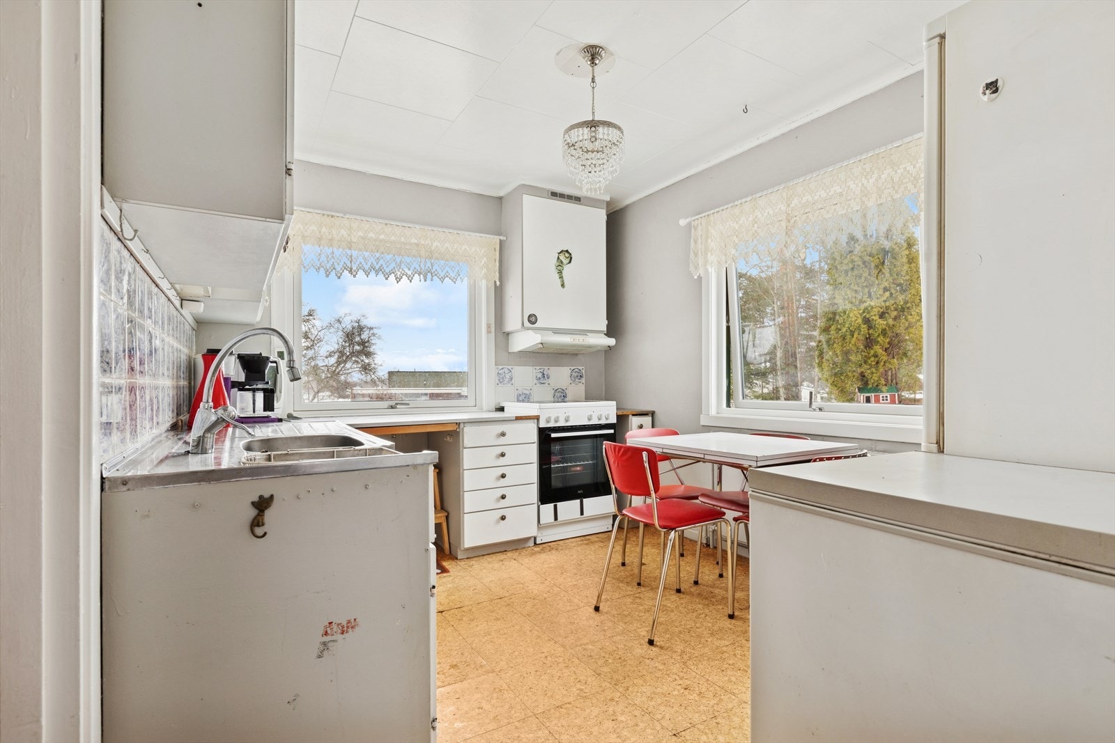 Boligen har en praktisk planløsning med alle boligrom i første etasje. Galleribilde