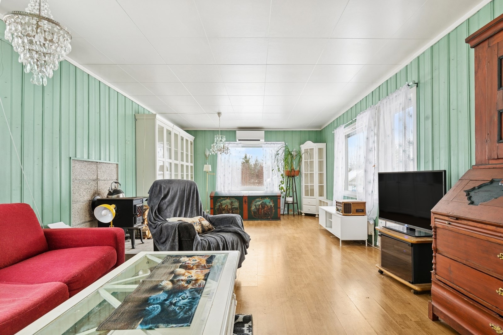 For effektiv oppvarming er det installert en luft-til-luft varmepumpe i stuen i 2020. Galleribilde