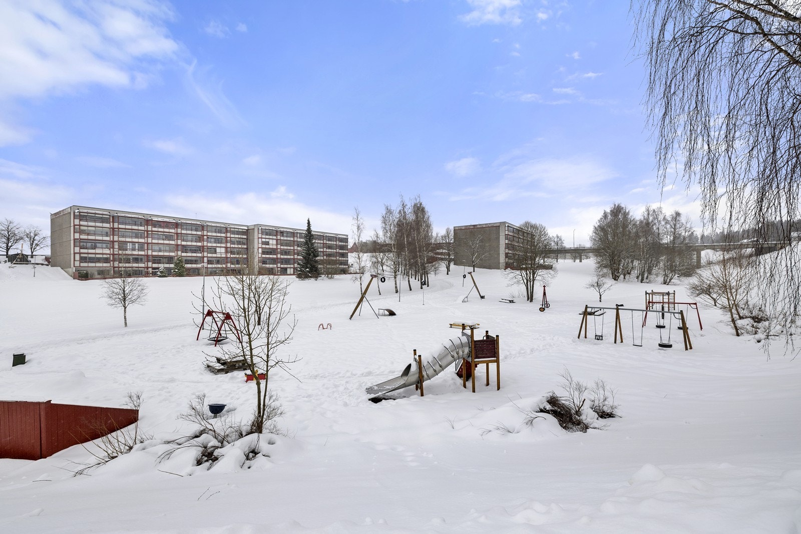 Borettslaget har store, bilfrie fellesområder med lekeplass, ideelt for barnefamilier. Galleribilde