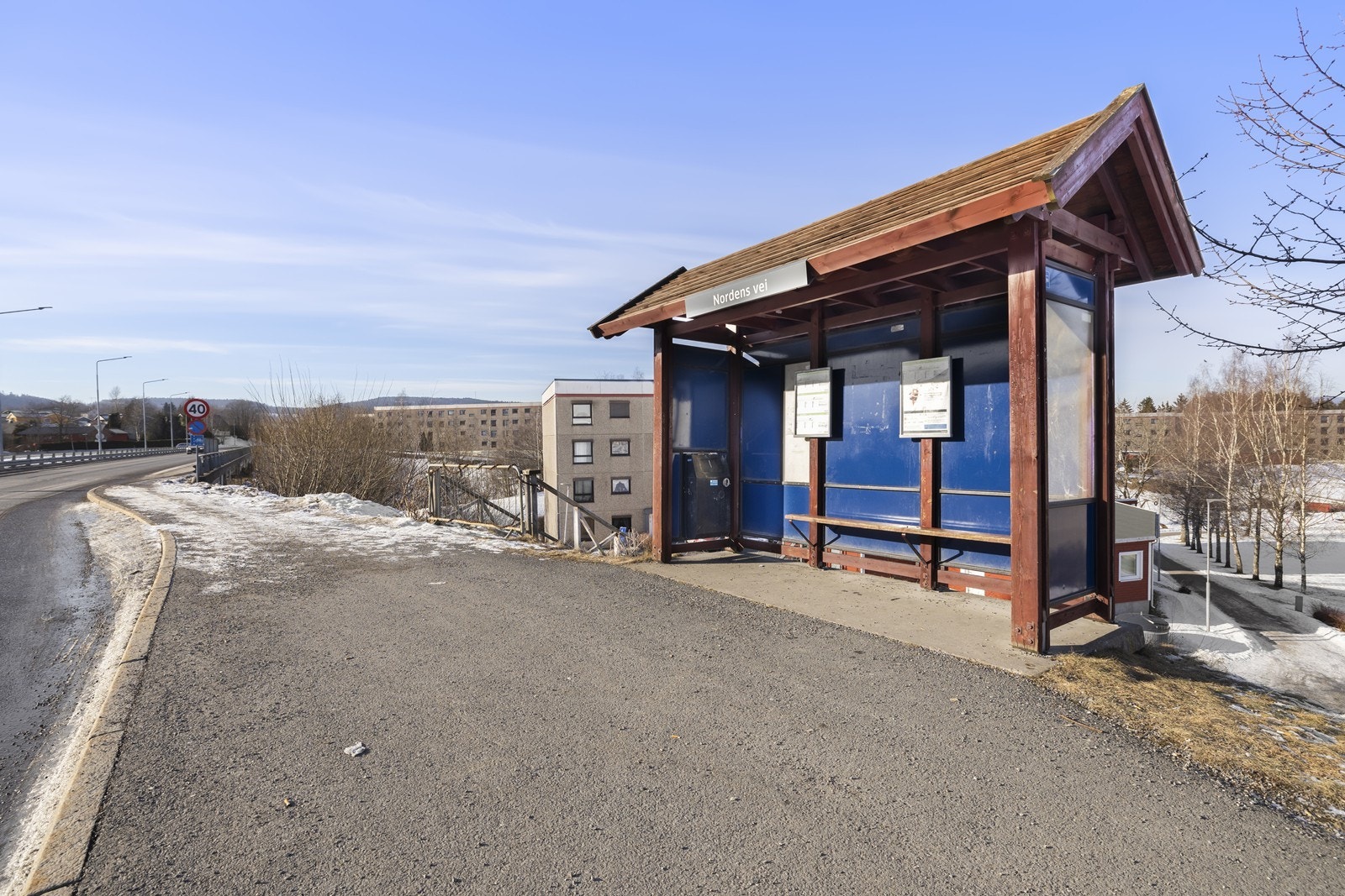 Busstoppet Nordens vei ligger kun tre minutters gange unna, med gode forbindelser. Galleribilde