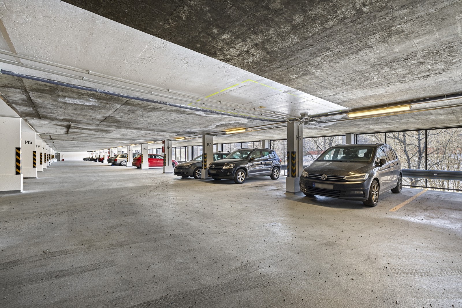 Borettslaget eier andeler i Sameiet Skjetten garasjehus, som gir mulighet for parkering. Galleribilde