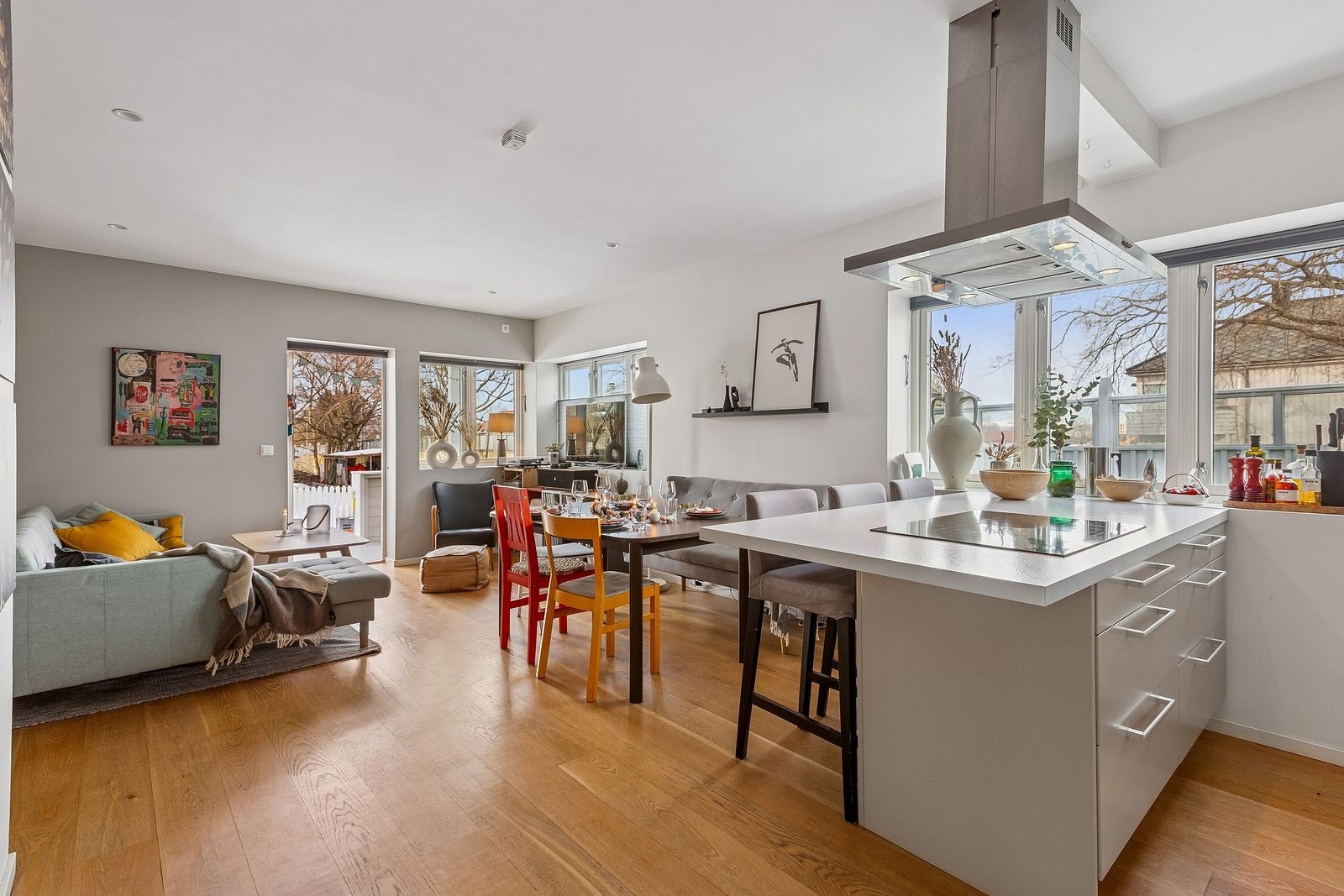 Velkommen inn til Lossiusvegen 24 C. En lekker 4-roms leilighet over to plan med egen terrasse. Galleribilde