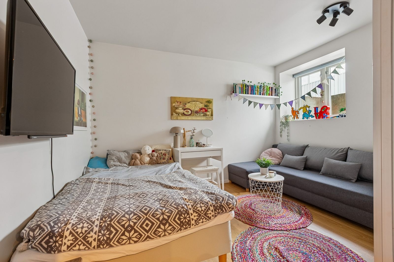 Leiligheten har tre soverom, hvorav alle er av god størrelse. Galleribilde