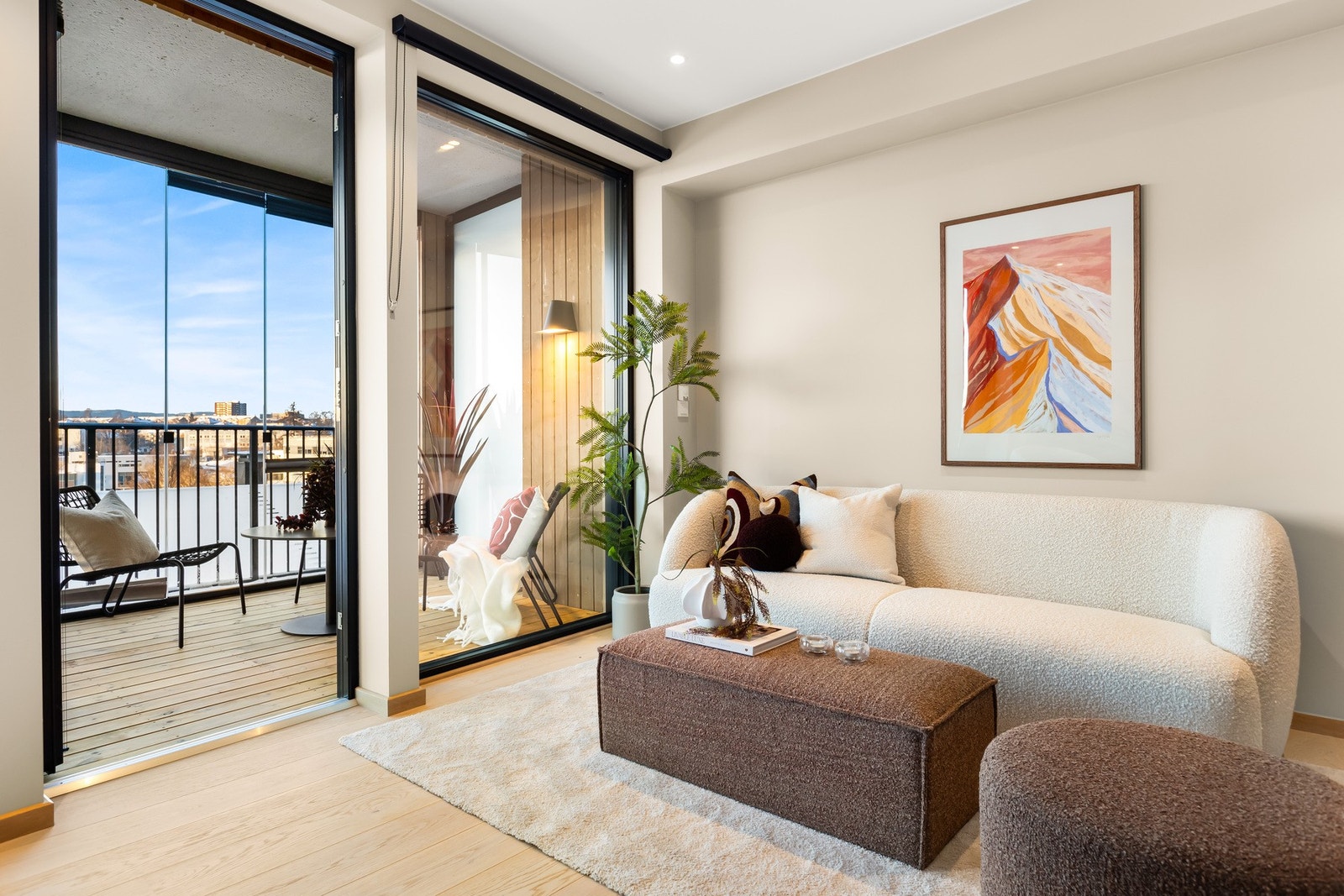 I stue, kjøkken, entré og bad er det behagelig vannbåren gulvvarme Galleribilde